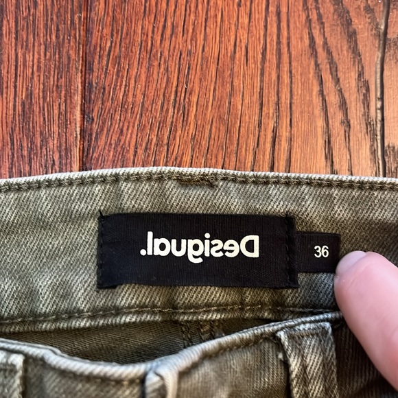 Desigual crop flare embroidered jeans - Picture 6 of 8